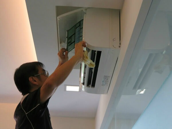 Aircon technician take out aircon filters to clean
